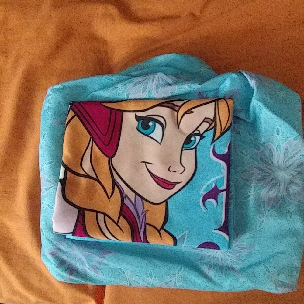 Twin bottom frozen sheet and pillow case